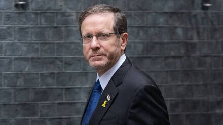 September 10, 2025, London, England, United Kingdom: Israeli President Isaac Herzog arrives at 10 Downing Street for talks with UK Prime Minister Keir Starmer in London. London United Kingdom - ZUMAk172 20250910_zip_k172_029 Copyright: xThomasxKrychx