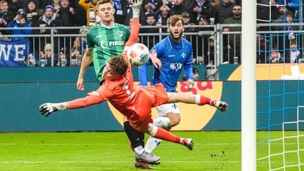 Kilian Corredor (r.) erzielt das 1:0 für Darmstadt gegen Münster.