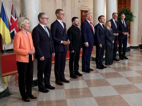 WASHINGTON, DC - AUGUST 18: U.S. President Donald Trump and Ukrainian President Volodymyr Zelensky pose for a picture with European leaders following a meeting in the Oval Office at the White House on August 18, 2025 in Washington, DC. From Left to right are European Commission President Ursula von der Leyen, British Prime Minister Keir Starmer, Finnish President Alexander Stubb, Ukrainian President Volodymyr Zelensky, U.S. President Donald Trump, French President Emmanuel Macron, Italian Prime Minister Giorgia Meloni, German Chancellor Friedrich Merz, and NATO Secretary-General Mark Rutte. President Trump hosted President Zelensky at the White House for a bilateral meeting and later an expanded meeting with European leaders to discuss a peace deal between Russia and Ukraine. (Photo by Win McNamee/Getty Images)