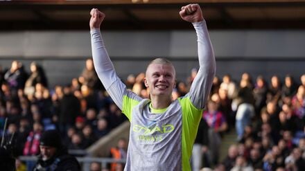 Erling Haaland traf bei Crystal Palace doppelt.