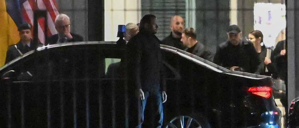 Der ukrainische Präsident Wolodymyr Selenskyj verlässt das Kanzleramt.