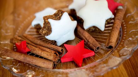 Wir verbinden den Geruch und Geschmack von Lebkuchen, Glühwein und Zimtsternen mit Weihnachten, weil es diese traditionell zu der Zeit bei uns gibt. (Symbolbild)