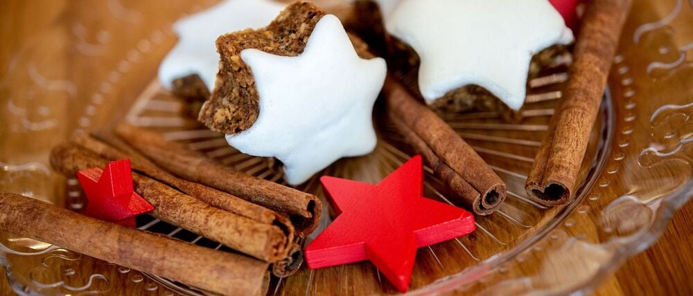 Wir verbinden den Geruch und Geschmack von Lebkuchen, Glühwein und Zimtsternen mit Weihnachten, weil es diese traditionell zu der Zeit bei uns gibt. (Symbolbild)