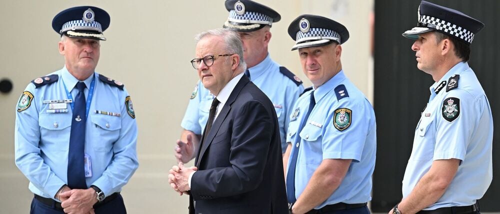 Australiens Premier Albanese kündigt Beratungen über eine Verschärfung der Waffengesetze an.