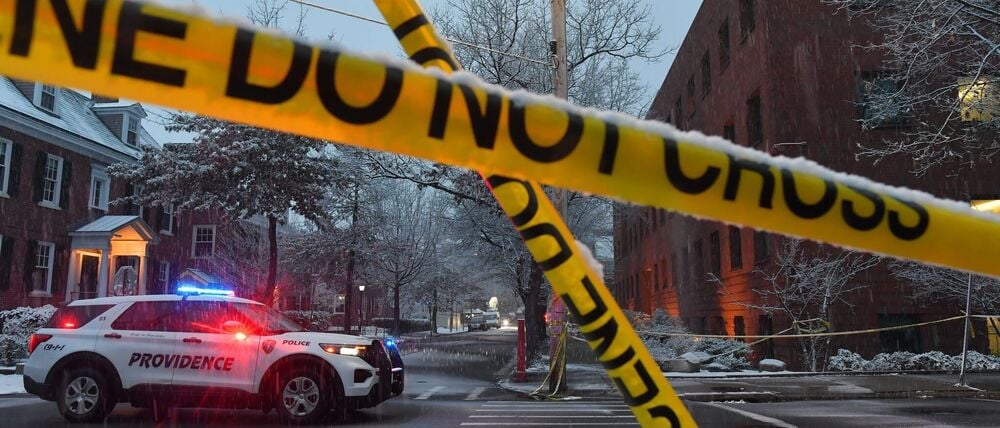 Ein bewaffneter Täter hatte am Samstag an der Brown University zwei Studenten getötet und mehrere verletzt.