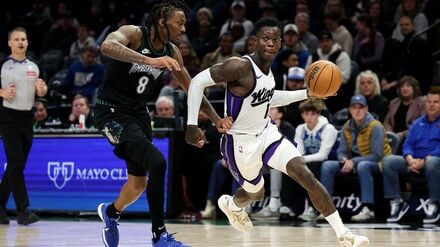 Dennis Schröder (r) erzielte 17 Punkte für die Kings, zum Sieg in Minnesota reichte es aber nicht.