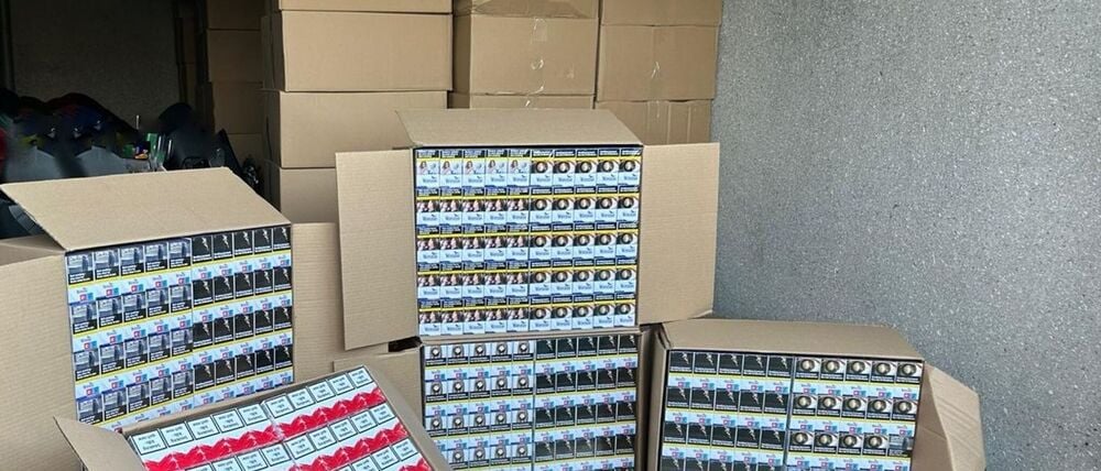 Der Zugriff erfolgte bereits in der vergangenen Woche als eine Observationseinheit des Zollfahndungsamts Essen die Auslieferung und Übergabe der Ware beobachtete.