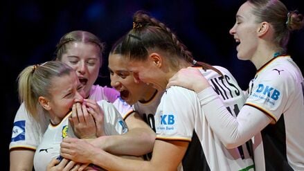 Antje Döll (links) wurde ins All-Star-Team der WM gewählt.