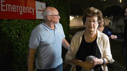Larissa Kleytman, Witwe des getöeteten Alex Kleytman, vor dem St. Vincents Krankenhaus in Sydney.