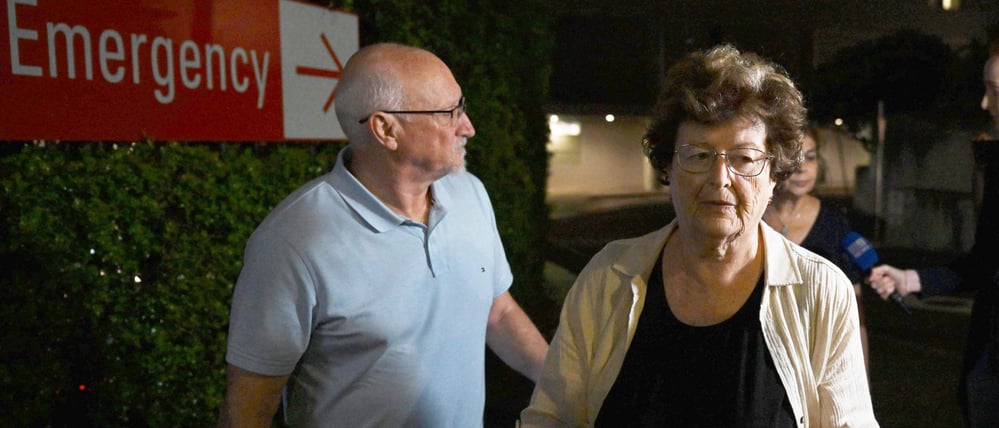 Larissa Kleytman, Witwe des getöeteten Alex Kleytman, vor dem St. Vincents Krankenhaus in Sydney.