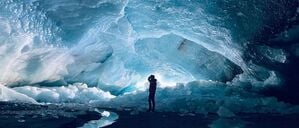 Aufnahmen aus der Gletschergrotte am Vorderende des Morteratschgletschers, aufgenommen im Oktober 2025. Diese Höhlen stehen als deutliches Symbol für das Abnehmen und die Auflösung des Gletschers.