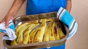 Begegnung mit Menschen: In „Meine griechische Dorfküche“ folgt man Autorin Elissavet Patrikiou in die Gärten und auf die Märkte ihrer Heimat.