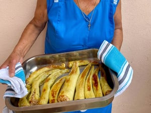 Begegnung mit Menschen: In „Meine griechische Dorfküche“ folgt man Autorin Elissavet Patrikiou in die Gärten und auf die Märkte ihrer Heimat.