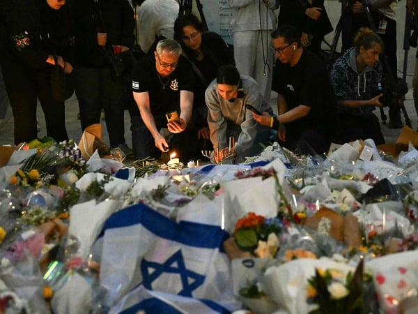 Mourners gather at a tribute at the Bondi Pavillion in memory of the victims of a shooting at Bondi Beach, in Sydney on December 15, 2025. A father and son opened fire on a Jewish festival at Australia's Bondi Beach in a shooting spree that killed 15 people, including a child, authorities said on December 15, denouncing the attack as antisemitic "terrorism". (Photo by Saeed KHAN / AFP)
