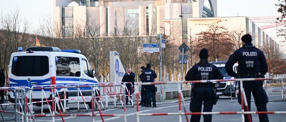 3.600 Polizisten aus ganz Deutschland schützen Ukraine-Beratungen in Berlin.