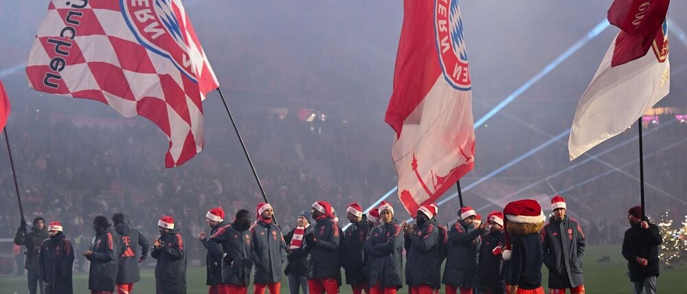 Nicht als Sieger zur Weihnachtsfeier im Stadion: Die Stars des FC Bayern.