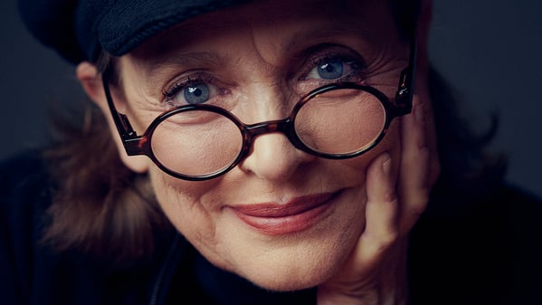 Schauspielerin und Regisseurin Katharina Thalbach wurde 1954 in Ost-Berlin in eine Theaterfamilie geboren.