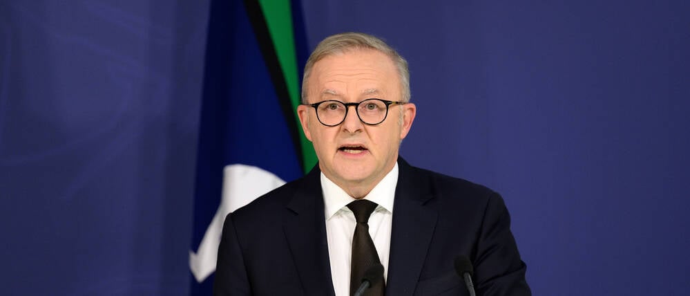 Der australische Premierminister Anthony Albanese spricht während einer Pressekonferenz.