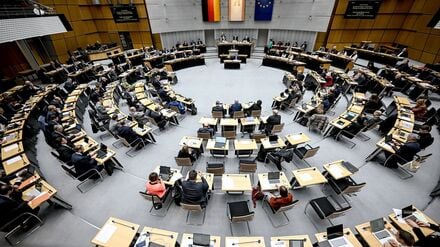 Das Berliner Abgeordnetenhaus hatte die Enquete-Kommission für mehr gesellschaftlichen Zusammenhalt und gegen Rassismus im Februar eingesetzt. (Archivbild)