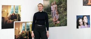 Foto-Künstlerin Marie Eberhardt porträtiert Mütter und Töchter aus Berlin-Lichtenberg.