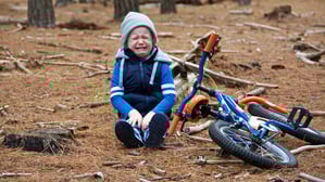 Viele Kinder in der vierten Klasse können laut Lehrkräften und Polizei kaum oder gar nicht sicher Fahrrad fahren. Das liegt unter anderem auch am fehlenden Körpergefühl.