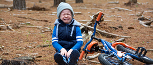 Viele Kinder in der vierten Klasse können laut Lehrkräften und Polizei kaum oder gar nicht sicher Fahrrad fahren. Das liegt unter anderem auch am fehlenden Körpergefühl.