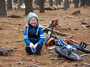 Viele Kinder in der vierten Klasse können laut Lehrkräften und Polizei kaum oder gar nicht sicher Fahrrad fahren. Das liegt unter anderem auch am fehlenden Körpergefühl.