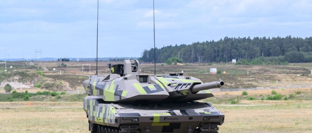 Der Rheinmetall-Panzer KF 51 Panther. Der Düsseldorfer Konzern kann nun nach Genehmigung des Bundeskartellamts gemeinsam mit KNDS Deutschland einen neuen Panzer für die Bundeswehr entwickeln. (Archivbild)