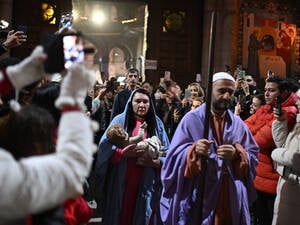 Die Weihnachtsmesse in der Basilika Sankt Anton in Istanbul besuchen nur Christen, aber in der Weihnachtszeit besuchen auch immer mehr muslimische Touristen die Kirchen Istanbuls.