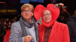Rosa von Praunheim (rechts im Bild) mit seinem Partner Oliver Sechting. (Archivbild)