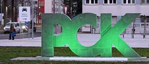 Eingang zur Ölraffinerie PCK.