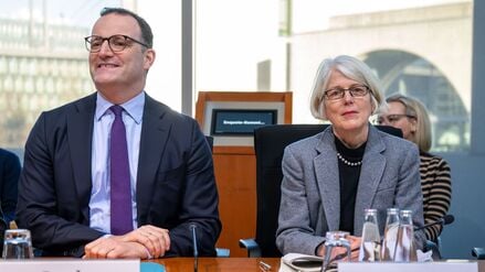  Jens Spahn und die frühere Sonderermittlerin Margaretha Sudhof in der Corona-Enquetekommission des Bundestags.