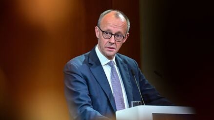 Bundeskanzler Friedrich Merz (CDU) spricht während des Deutsch-ukrainischen Wirtschaftsforums. 