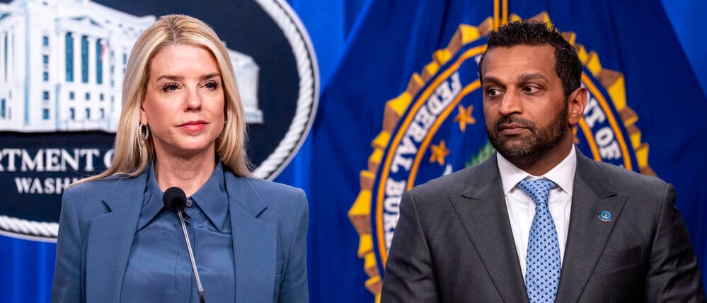 US-Justizministerin Pam Bondi und FBI-Chef Kash Patel bei einer Pressekonferenz am 4. Dezember.