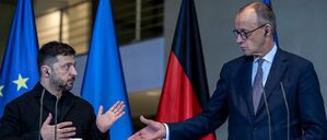 Bundeskanzler Friedrich Merz mit Wolodymyr Selenskyj, Präsident der Ukraine bei einer Pressekonferenz im Kanzleramt.