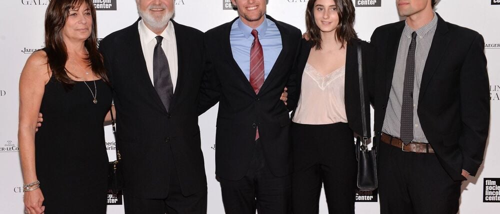 Rob Reiner und Ehefrau Michele (links) sind tot - Nick Reiner (ganz rechts) steht unter Mordverdacht. (Archivbild)