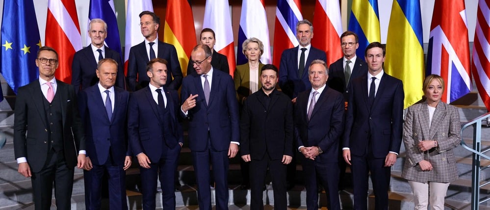 Gruppenfoto vor Beginn des Ukraine-Gipfels im Kanzleramt in Berlin.