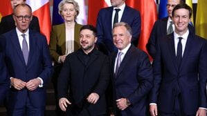 Familienfoto im Kanzleramt von Friedrich Merz: Der ukrainische Präsident Wolodymyr Selenskyj (Mitte) und der US-Sondergesandte Steve Witkoff (Zweiter von rechts) scheinen sich besonders gut zu verstehen.