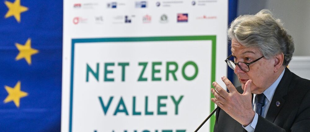 Die Lausitz wird Net Zero Valley - eine Initiative der EU zur Ansiedlung klimafreundlicher Technologien. Auch der EU-Kommissar Thierry Breton besuchte vor Monaten angesichts der Bewerbung die Region.