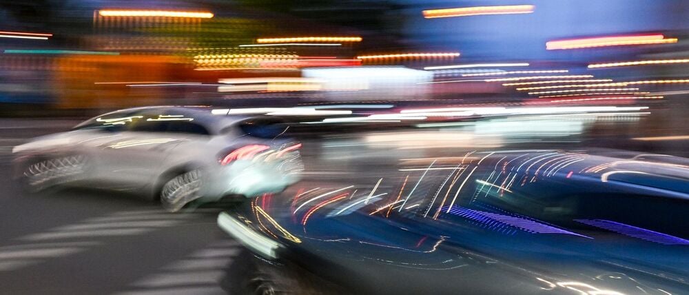 Ältere Fahrer sind gemessen an ihrem Bevölkerungsanteil seltener in Unfälle verstrickt als jüngere. (Symbolbild)