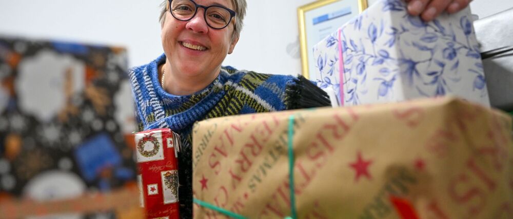 Die Päckchen sind für Obdachlose bestimmt, die Weihnachten im Franziskaner-Kloster feiern.