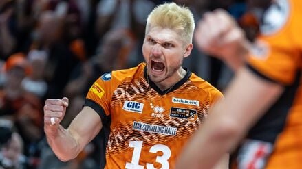 Ruben Schott richtet emotionale Worte an sein Team.