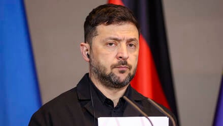 Präsident Wolodymyr Selenskyi bei der Pressekonferenz zu Ukraine-Friedensverhandlungen im Bundeskanzleramt am 15.12.25 in Berlin.