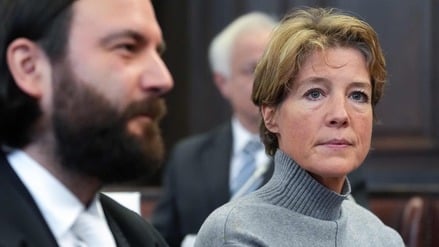 Die angeklagte deutsche Unternehmerin und Gastronomin Christina Block (rechts) neben ihrem Anwalt Ingo Bott vor der Fortsetzung des Prozesses.