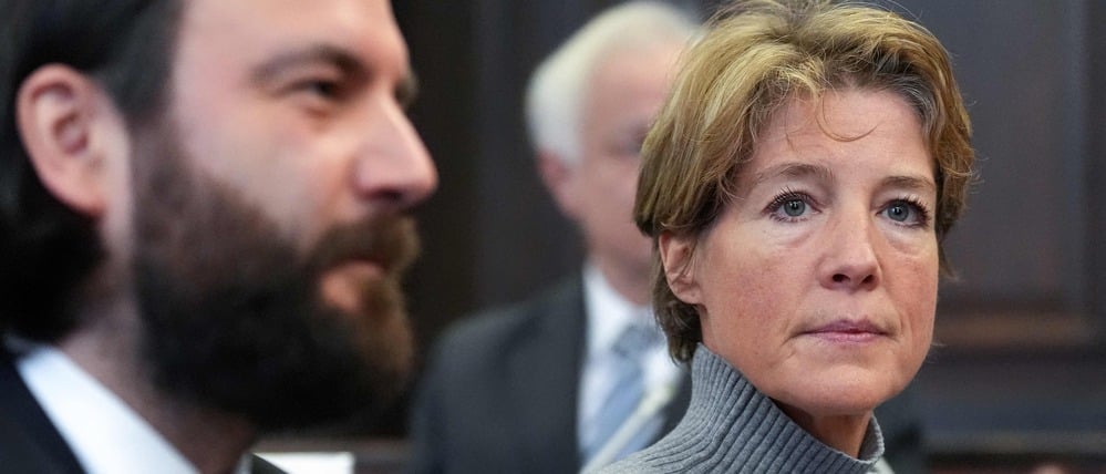Die angeklagte deutsche Unternehmerin und Gastronomin Christina Block (rechts) neben ihrem Anwalt Ingo Bott vor der Fortsetzung des Prozesses.