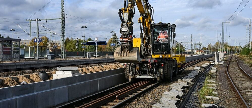 Die Oberbauarbeiten auf der Bahnstrecke Hamburg-Berlin sind inzwischen abgeschlossen. (Archivbild)