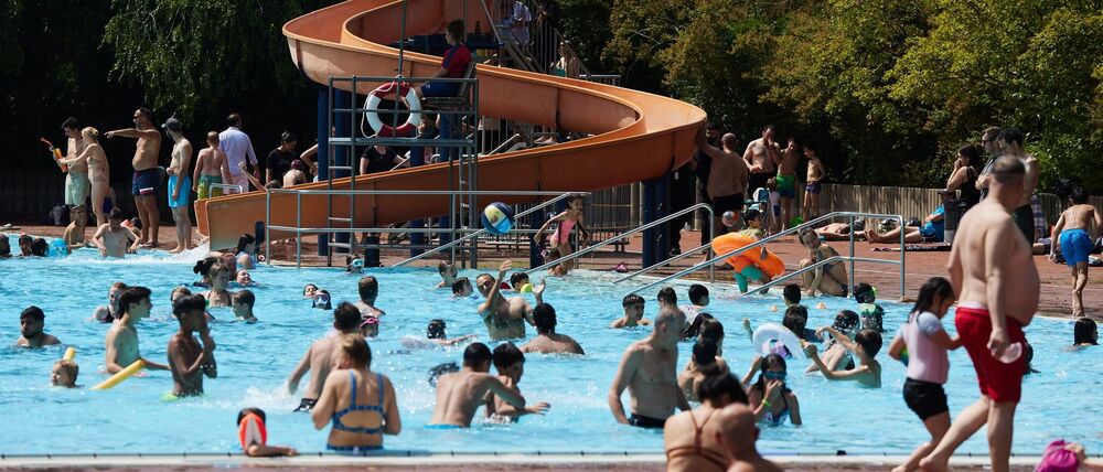 Zahlreiche kleinere Straftaten in der Sommersaison in Berliner Freibädern. (Archivbild)