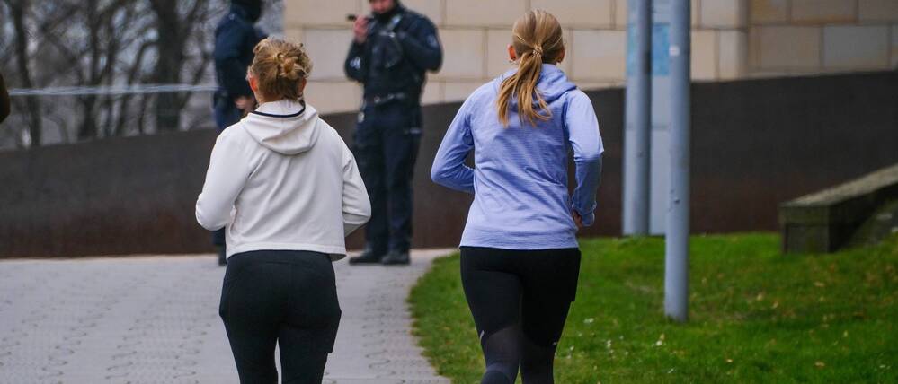 Zwei Joggerinnen in Düsseldorf (Symbolbild)