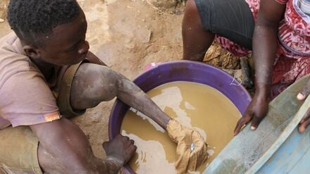 Wer von Kinderarbeit profitiert, soll durch das Gesetz zur Rechenschaft gezogen werden können. (Symbolbild)