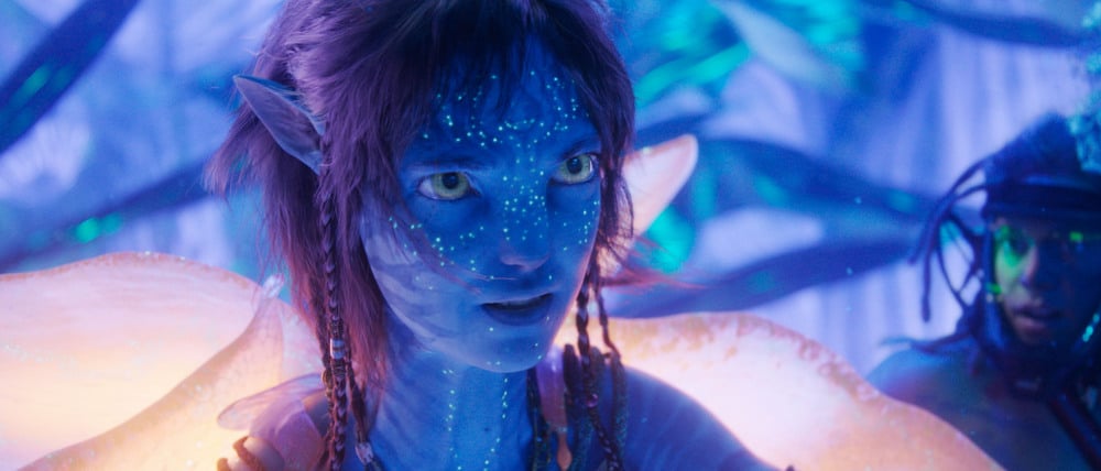 Kiri (eine digital verjüngte Sigourney Weaver) muss zwischen dem Volk der Na’vi und der Naturgöttin Eywa vermitteln.